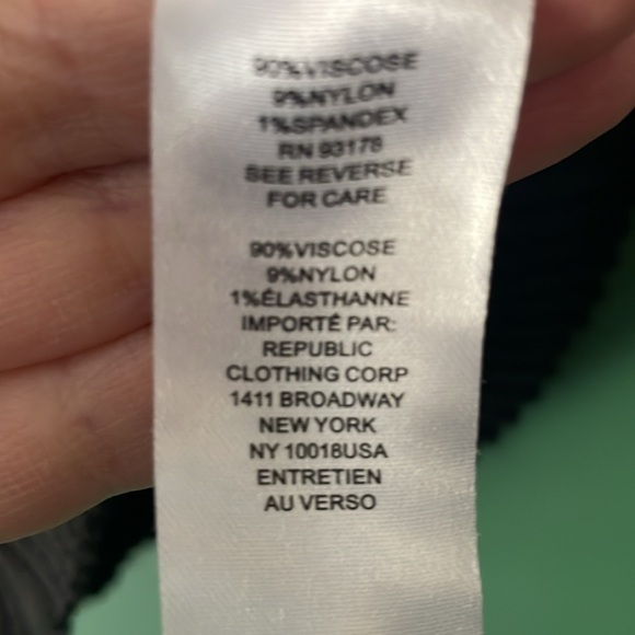 Elie. Tahari Womens SP Black Ribbed Short Sleeve Mock Neck with Shoulder Buttons - Picture 5 of 6